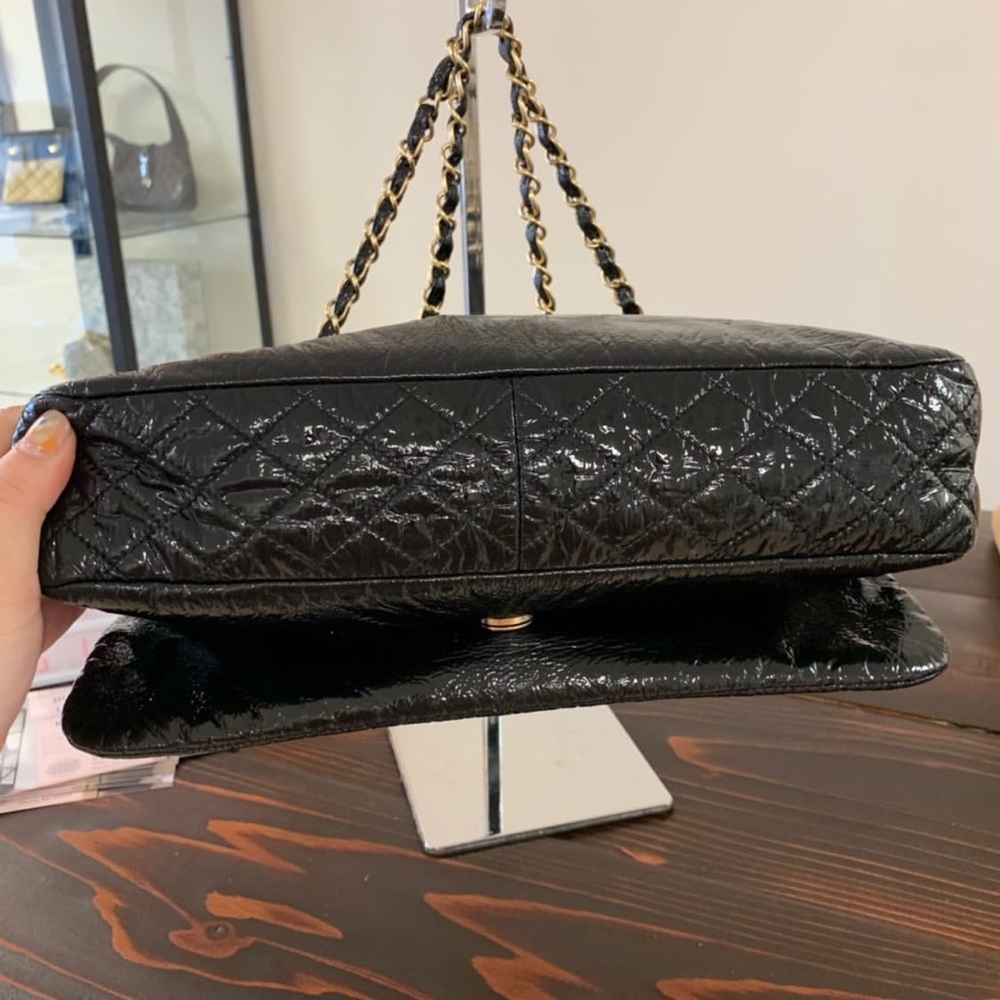 Authentic Chanel handbag - Picture 2 of 6